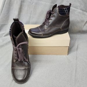 Clarks Side Zip Ankle Boots Deep Brown Women Size 8.5 - Gently Worn - Cushioned